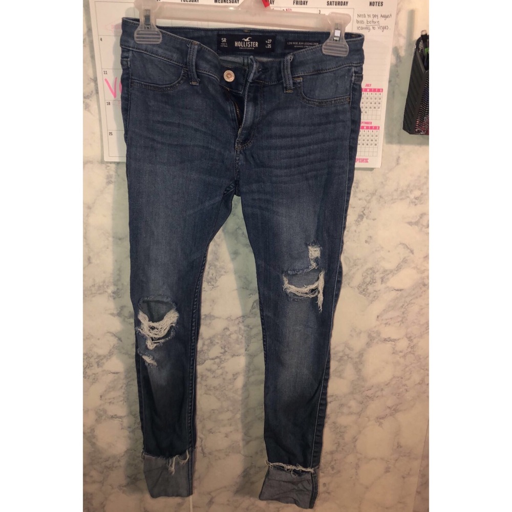 HOLLISTER CROPPED DISTRESSED JEANS